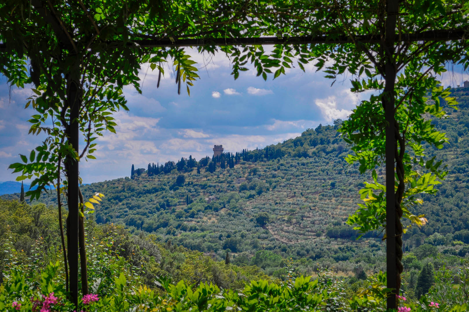 VILLA WITH 360 DEGREES PANORAMIC VIEW FOR SALE